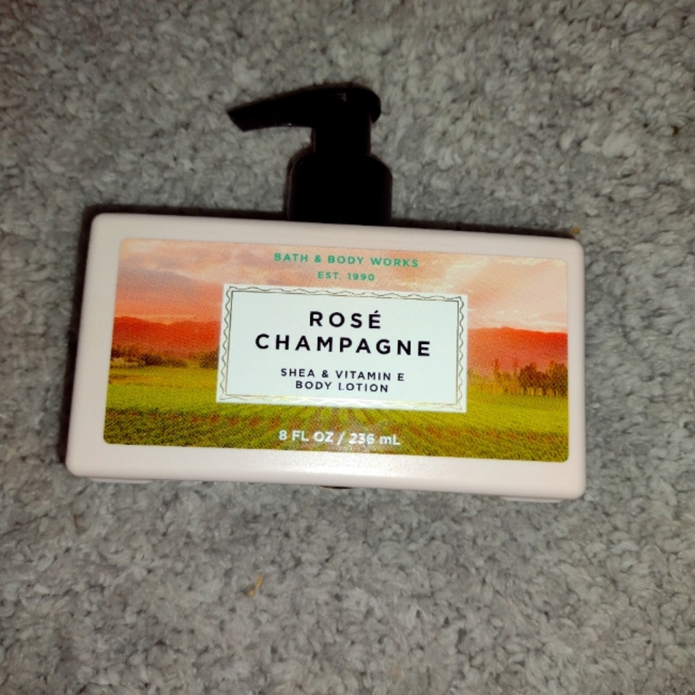 Bath and Body Works- Rose Champagne